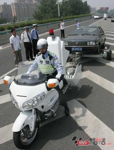 [贴图]都来看看上海交警的装备！~``````````
