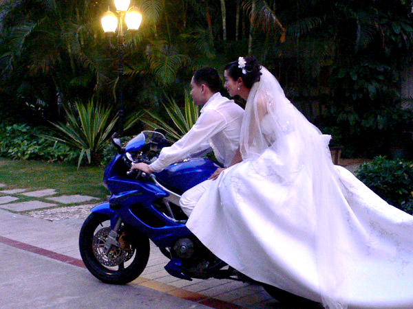 怒罗江闷伉俪 "婚纱"  谍照