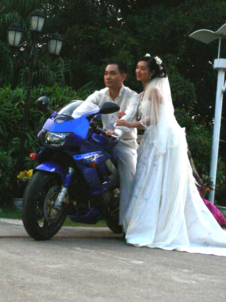 怒罗江闷伉俪 "婚纱"  谍照