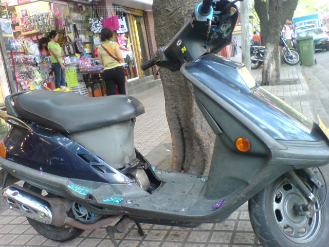 [原创]广州地区出售3800元包过户01牌改装豪迈！！！