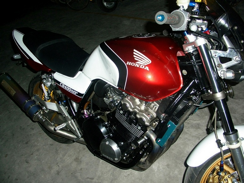 茂名地区出售精神靓仔CB400VTEC1，价格25000，有真牌，多处改装