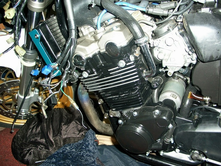 茂名地区出售精神靓仔CB400VTEC1，价格25000，有真牌，多处改装