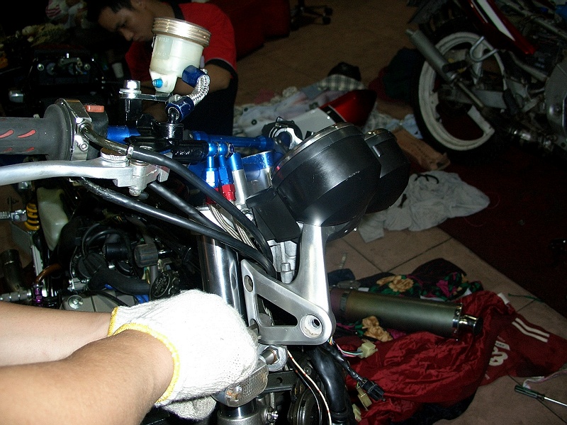 茂名地区出售精神靓仔CB400VTEC1，价格25000，有真牌，多处改装