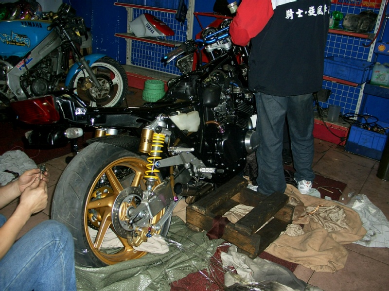 茂名地区出售精神靓仔CB400VTEC1，价格25000，有真牌，多处改装