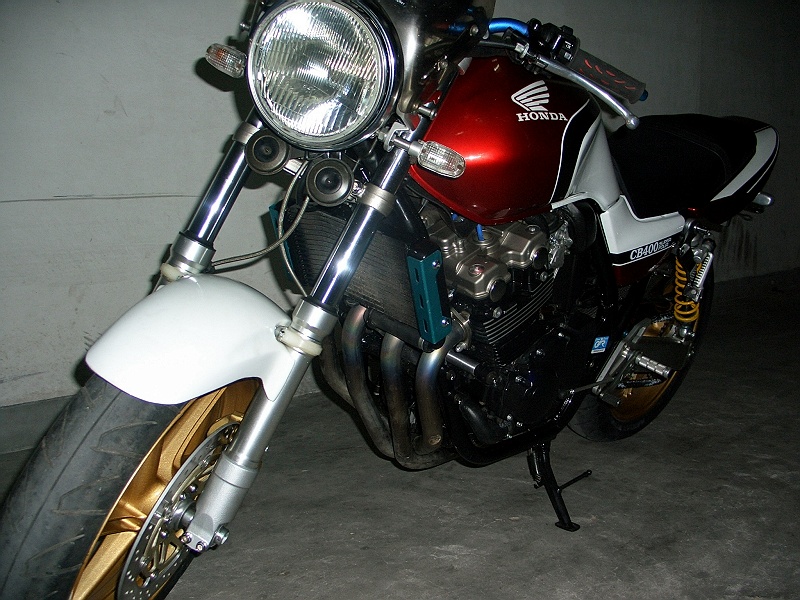 茂名地区出售精神靓仔CB400VTEC1，价格25000，有真牌，多处改装