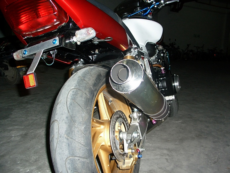 茂名地区出售精神靓仔CB400VTEC1，价格25000，有真牌，多处改装