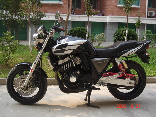 湖北仙桃市8500元出售真牌CB400！