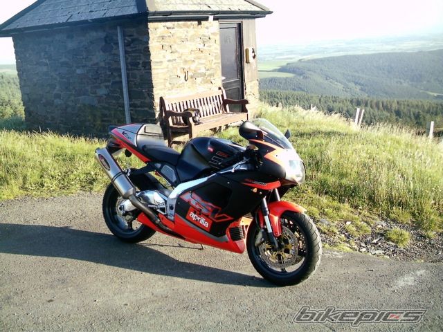 阿普力亚RSV1000Mille