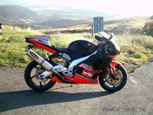 阿普力亚RSV1000Mille