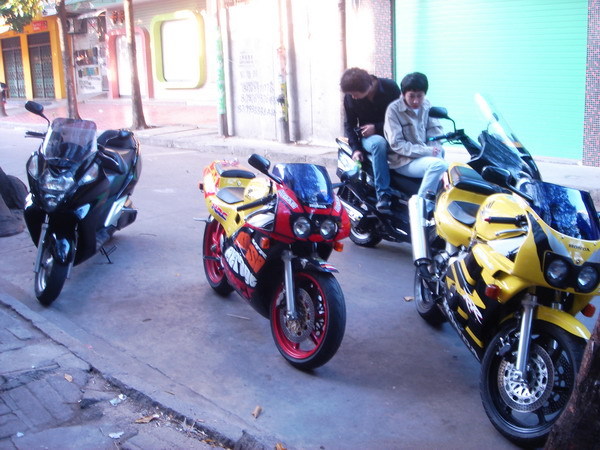卖3台车:银翼,VFR30,CBR29