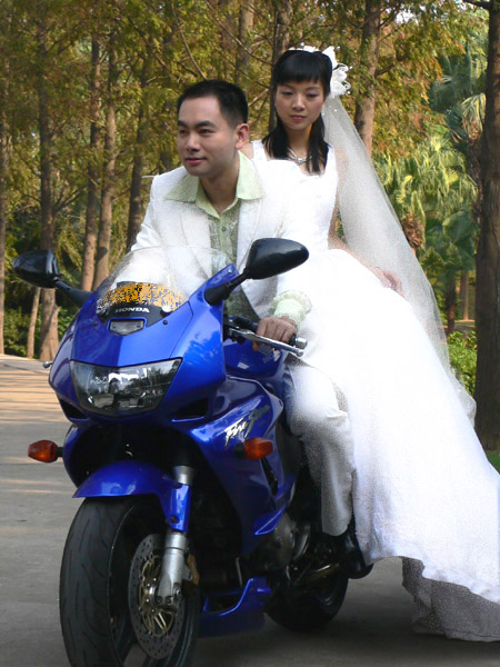 怒罗江闷伉俪 "婚纱" 谍照 (续)