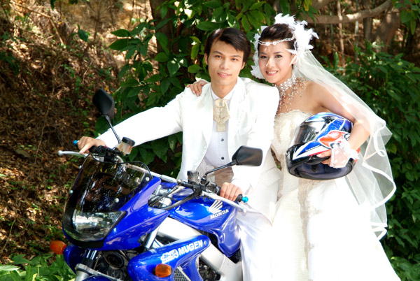 怒罗江闷伉俪 "婚纱" 谍照 (续)
