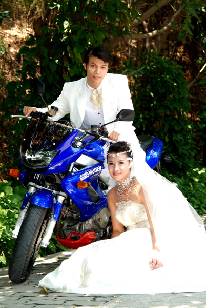 怒罗江闷伉俪 "婚纱" 谍照 (续)