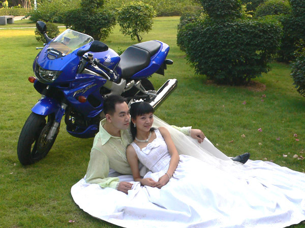 怒罗江闷伉俪 "婚纱" 谍照 (续)