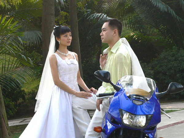 怒罗江闷伉俪 "婚纱" 谍照 (续)
