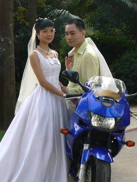 怒罗江闷伉俪 "婚纱" 谍照 (续)