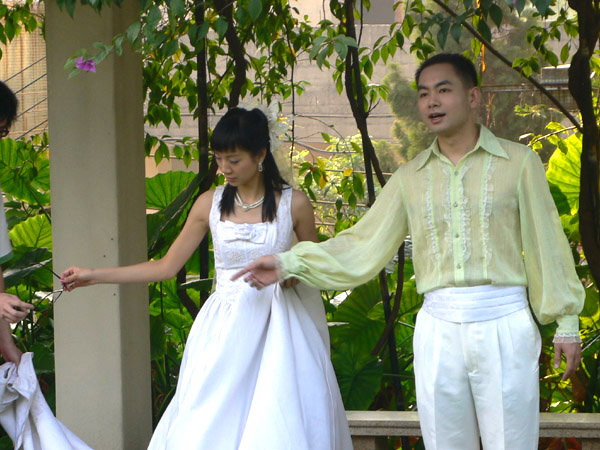 怒罗江闷伉俪 "婚纱" 谍照 (续)