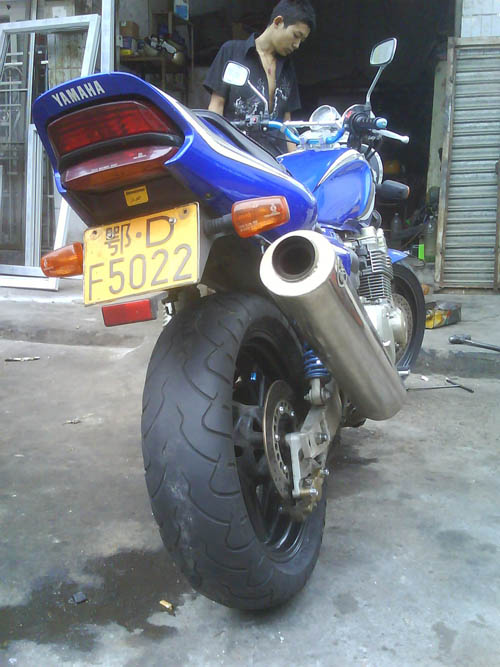 惠州出售98XJR400 1.35万和94CB400 0.66万