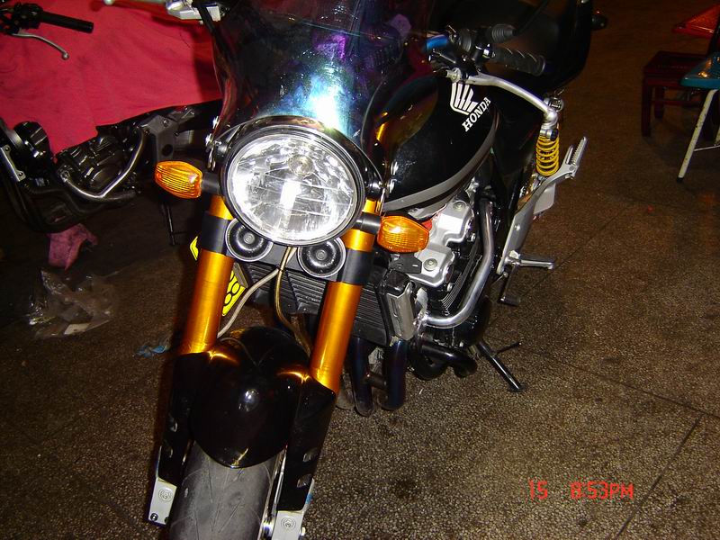 茶山朋友CB400VTEC3改倒叉