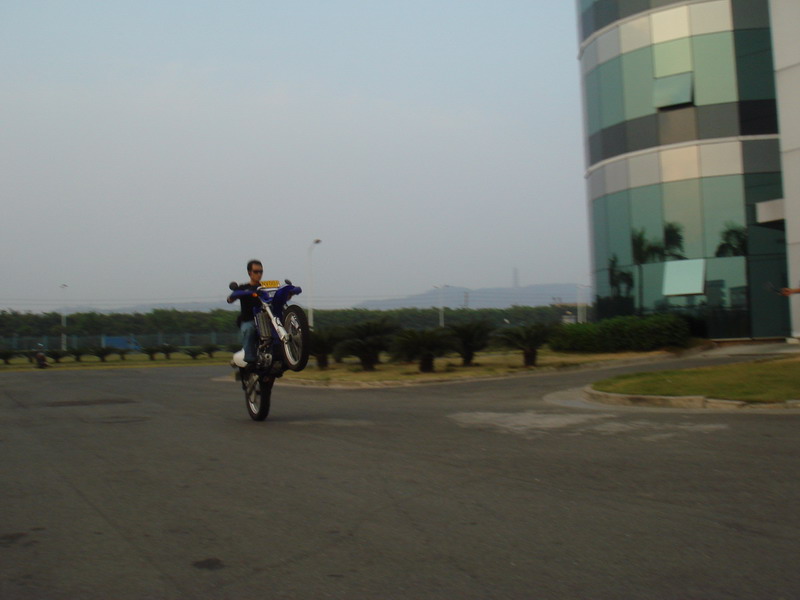 ↑↑↑↑↑感受江门大冶摩托特技队↑↑↑↑