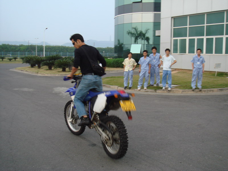 ↑↑↑↑↑感受江门大冶摩托特技队↑↑↑↑
