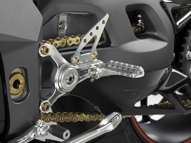 全球限量100台...价值728万台币...MV AGUSTA F4CC