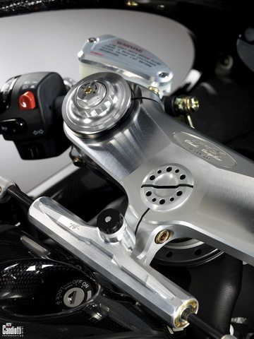 全球限量100台...价值728万台币...MV AGUSTA F4CC