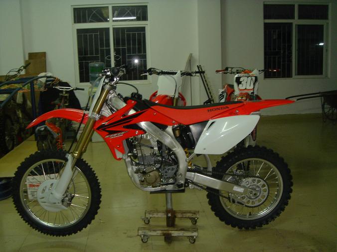 湛江第二台07年CRF450装车过程