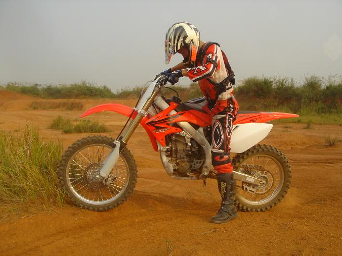 湛江第二台07年CRF450装车过程