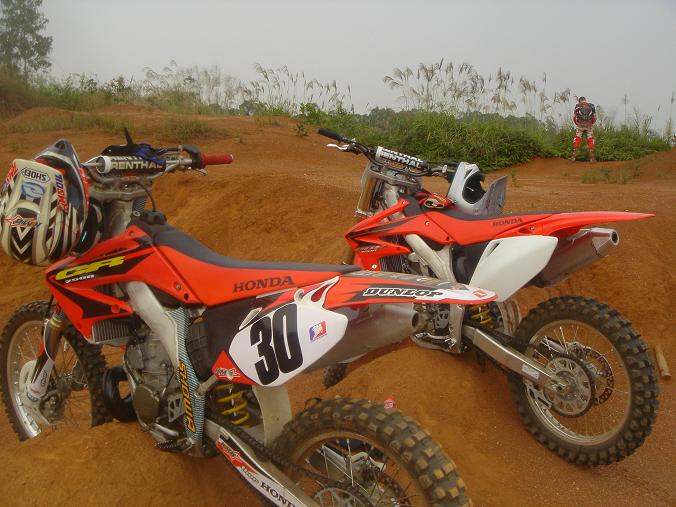 湛江第二台07年CRF450装车过程
