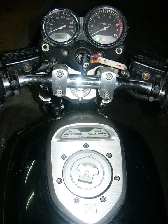 亲身体验车比人凶——HONDA X4（1300cc）！