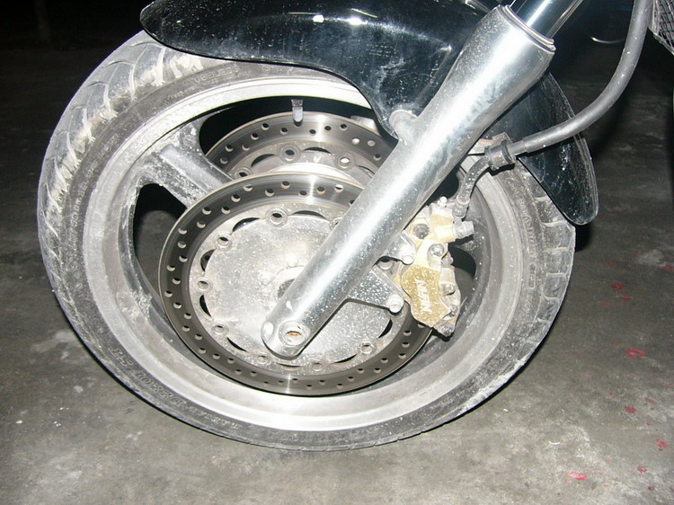 亲身体验车比人凶——HONDA X4（1300cc）！