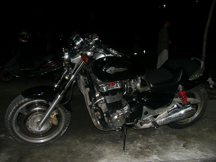 亲身体验车比人凶——HONDA X4（1300cc）！