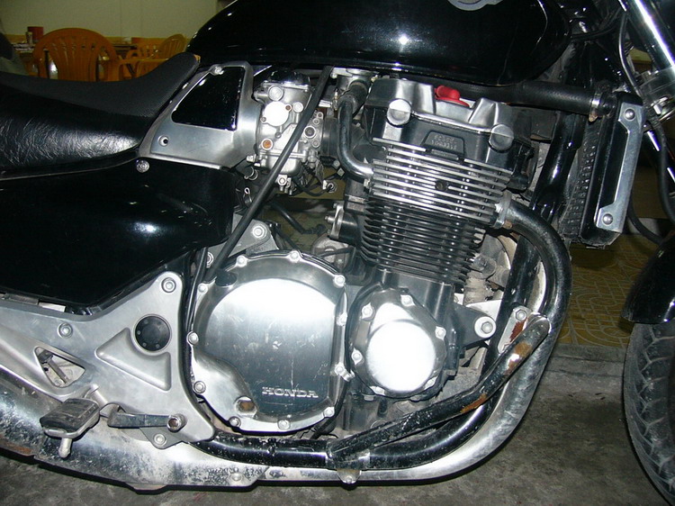 亲身体验车比人凶——HONDA X4（1300cc）！
