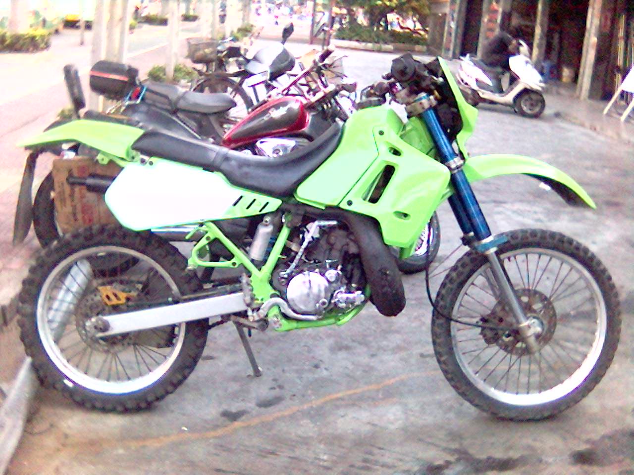 [广东深圳市宝安区出售8000元川崎ＫＤＸ２００越野车～可小刀～