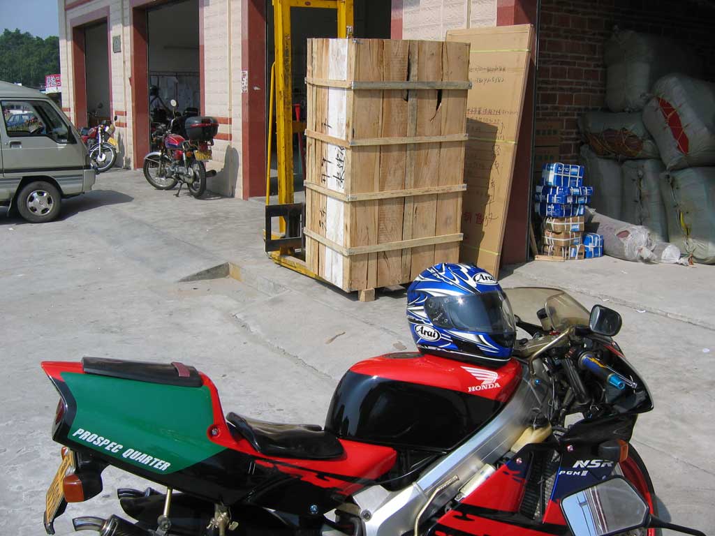 开平CM车友今天收到碣石运过来的99 ZZR1100