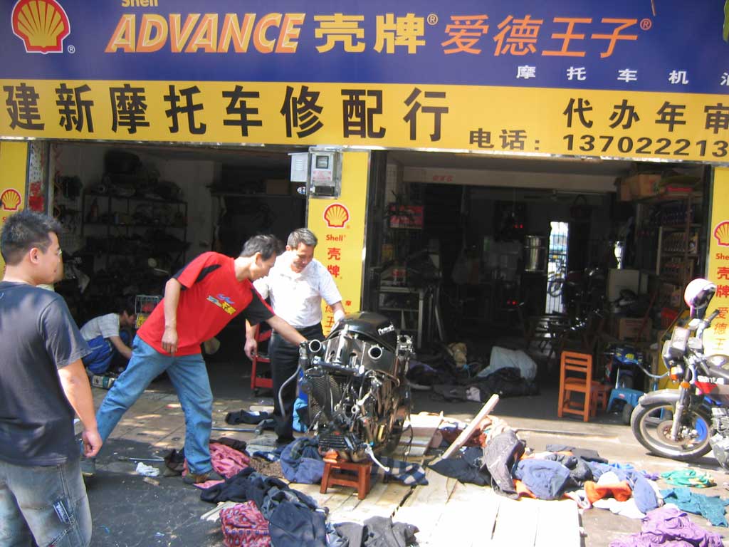 开平CM车友今天收到碣石运过来的99 ZZR1100