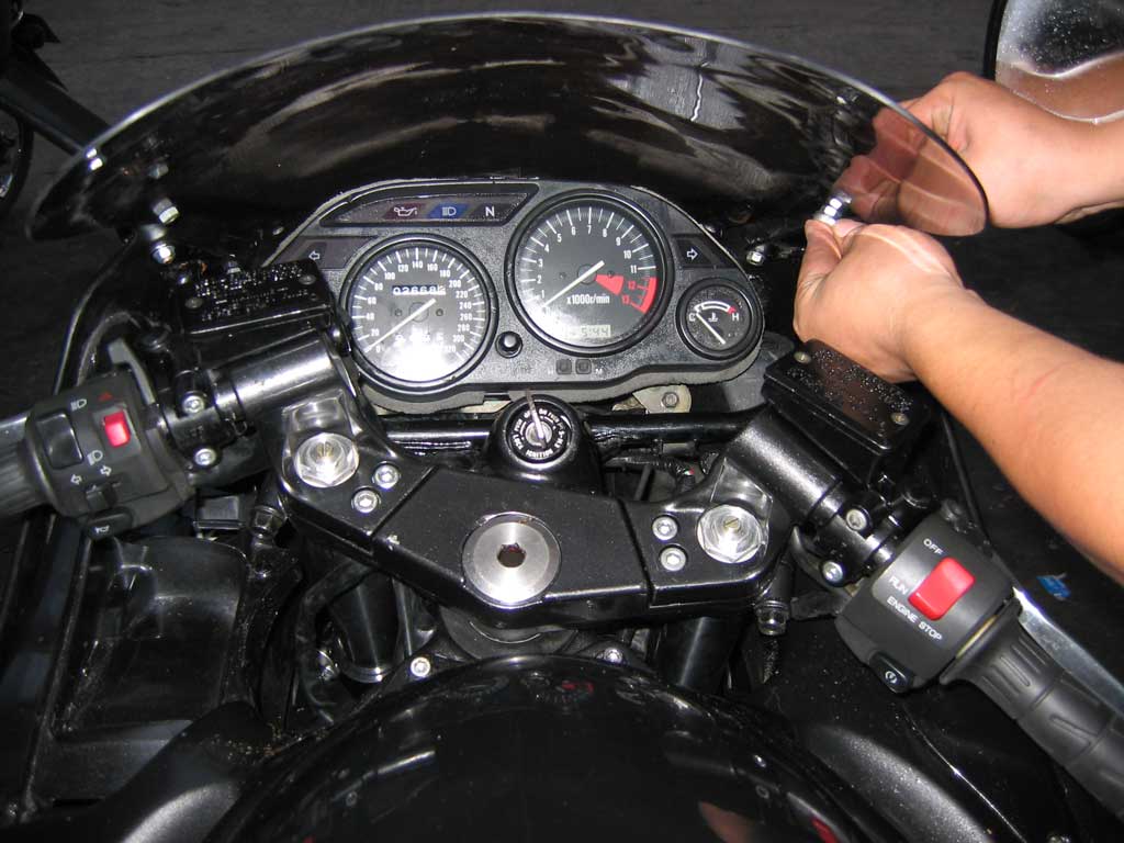 开平CM车友今天收到碣石运过来的99 ZZR1100