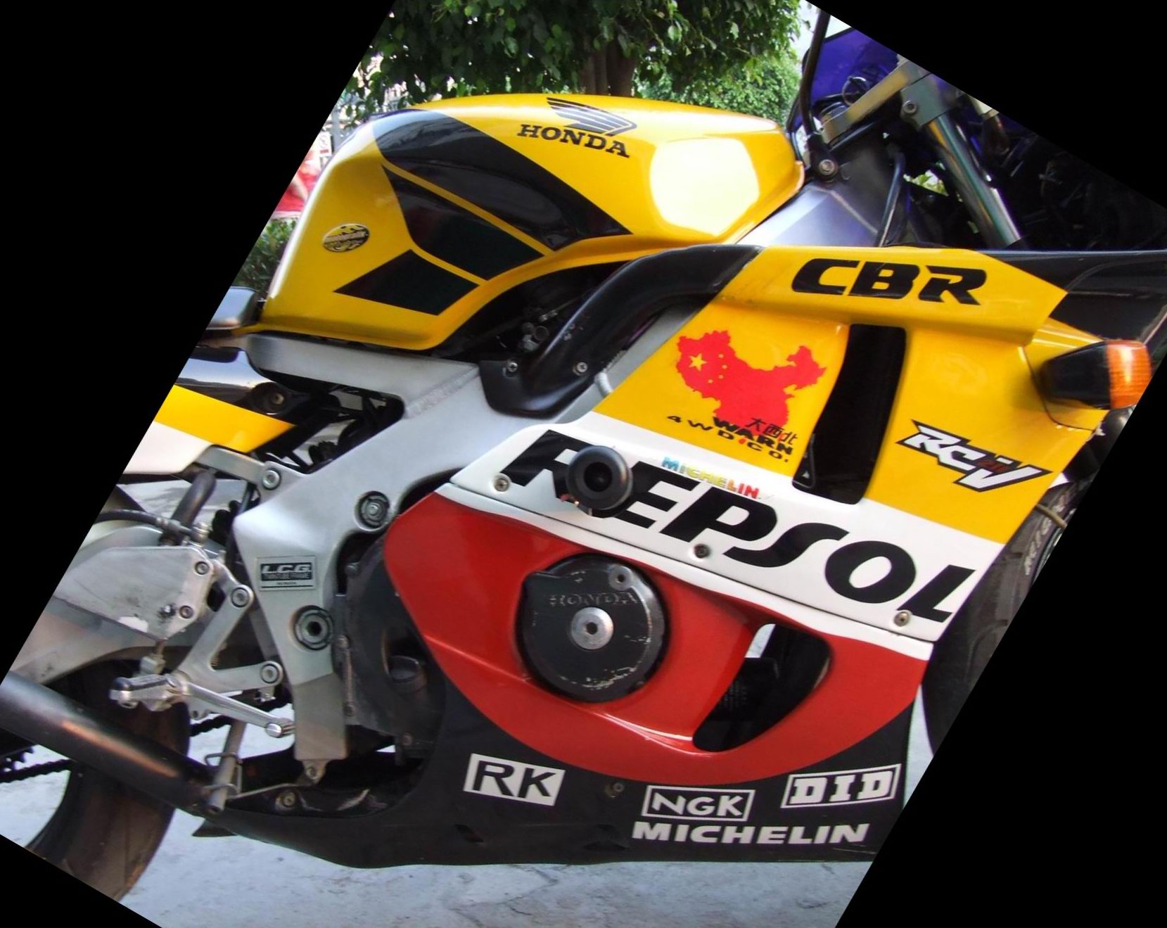 广东郁南　售HONDA-CBR400RR-29期　威爽花　16800元