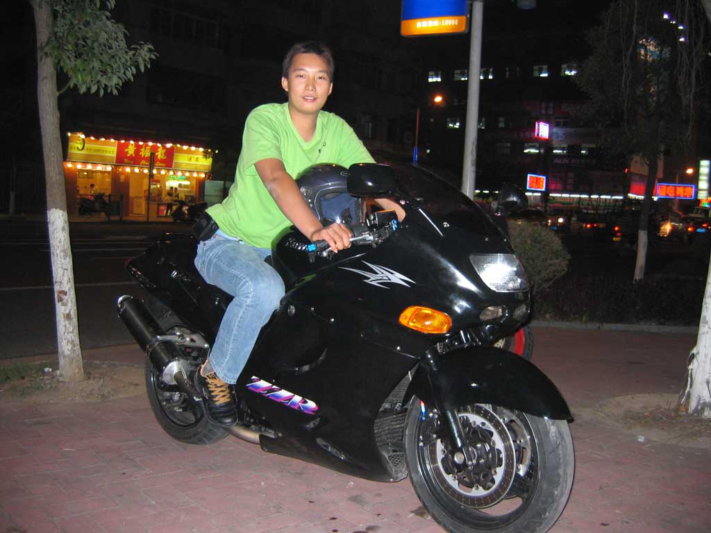 开平CM车友今天收到碣石运过来的99 ZZR1100