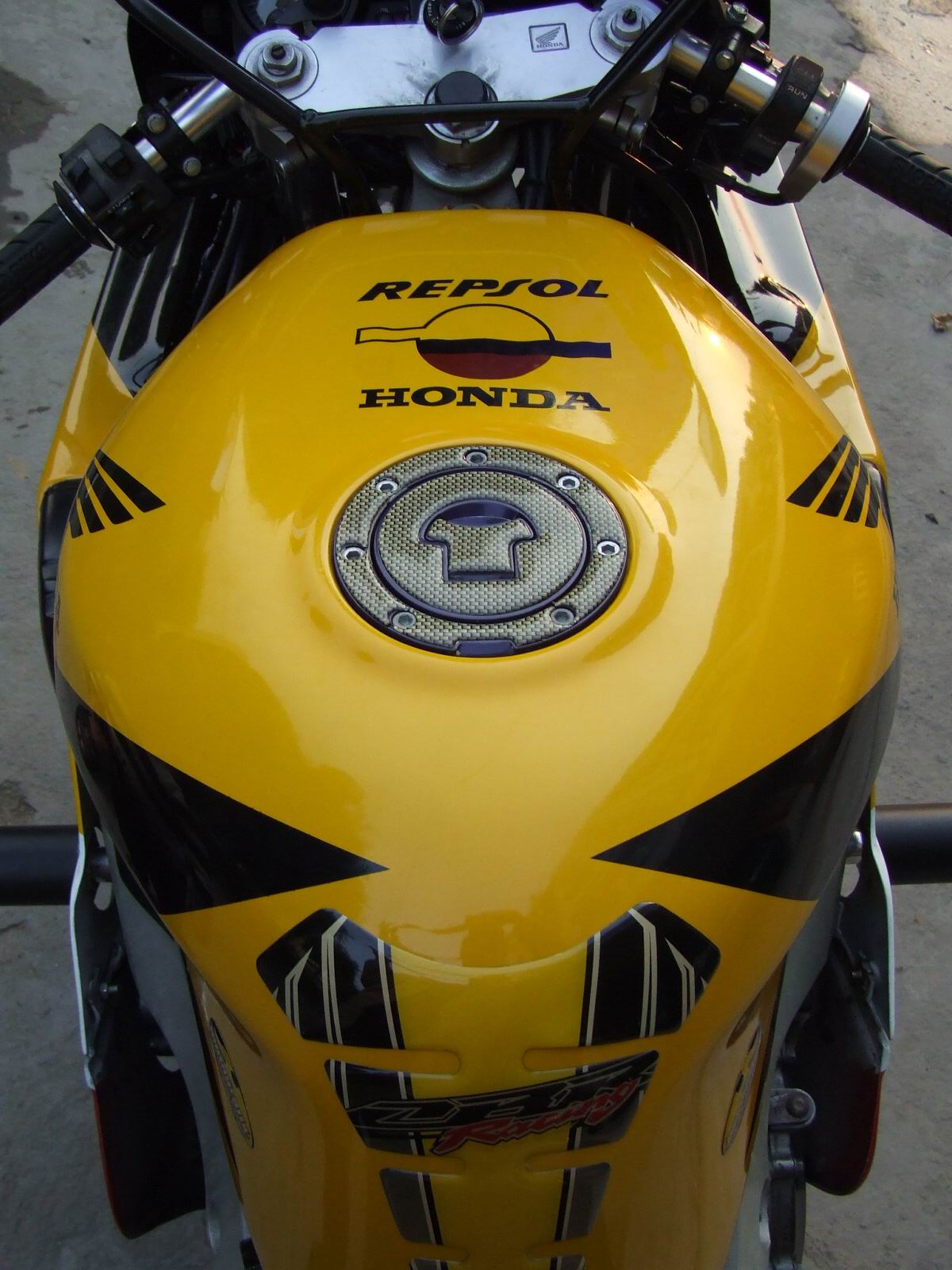 广东郁南　售HONDA-CBR400RR-29期　威爽花　16800元