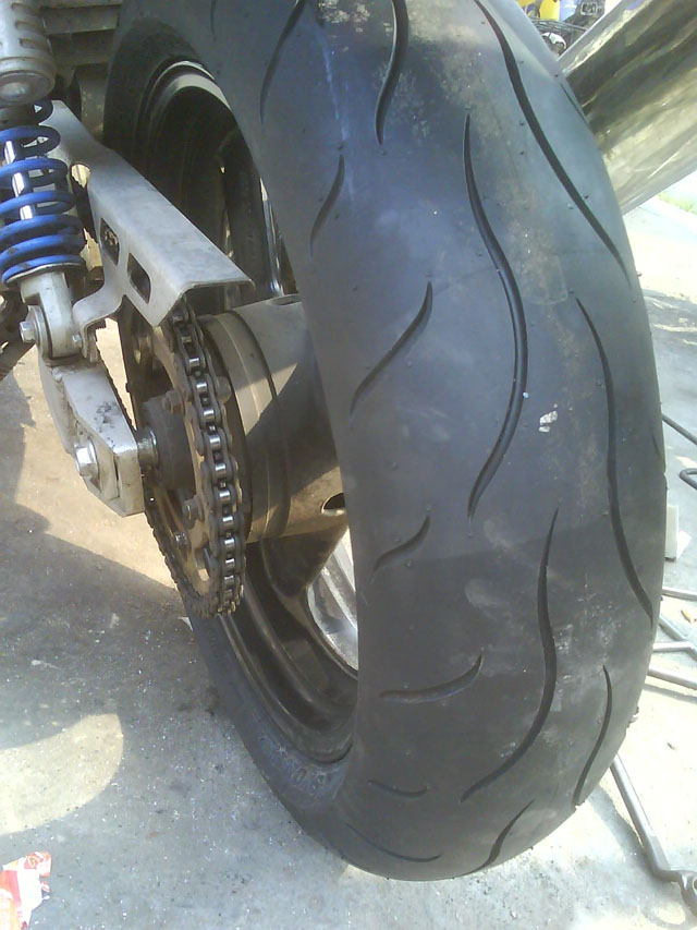 惠州出售98XJR400 1.43万和94CB400 0.78万