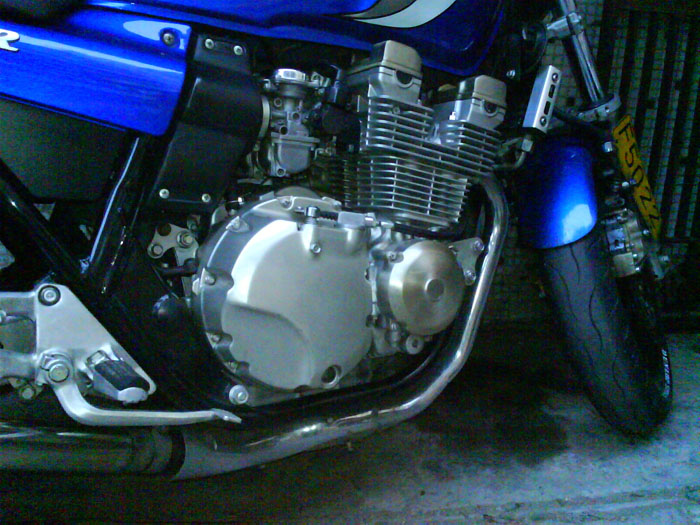 惠州出售98XJR400 1.43万和94CB400 0.78万