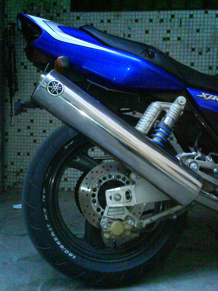 惠州出售98XJR400 1.43万和94CB400 0.78万