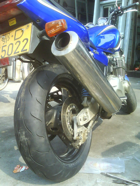 惠州出售98XJR400 1.43万和94CB400 0.78万