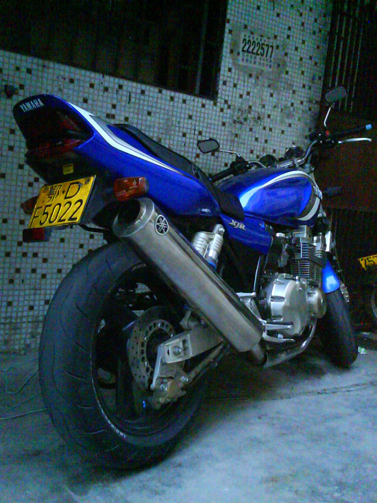 惠州出售98XJR400 1.43万和94CB400 0.78万