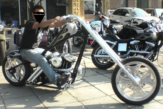 8.888万急贱卖０６年全新美国部件定制chopper!