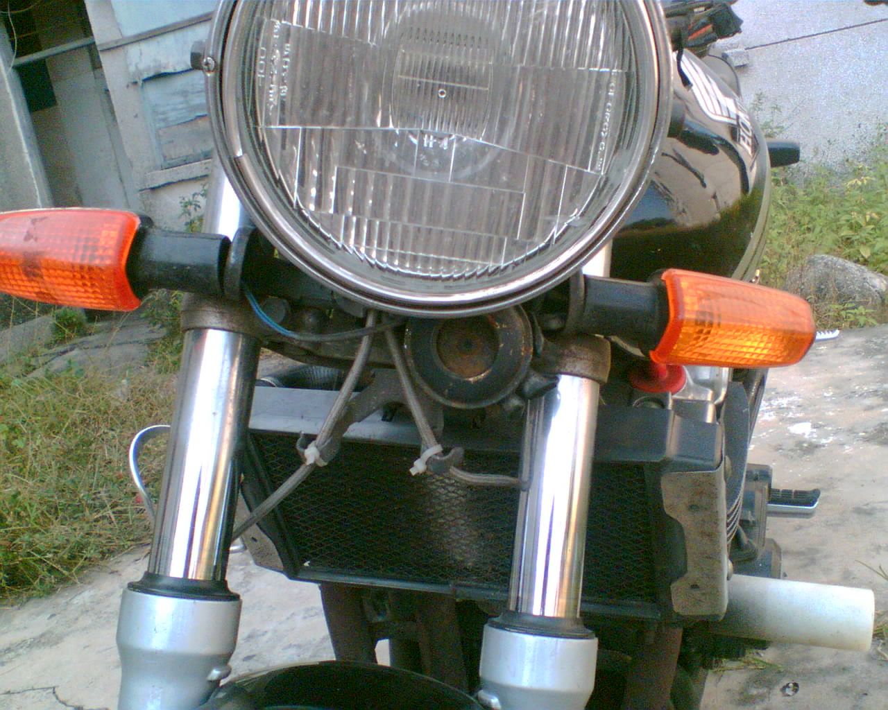 广东湛江14500元出售本田96CB400带头盔