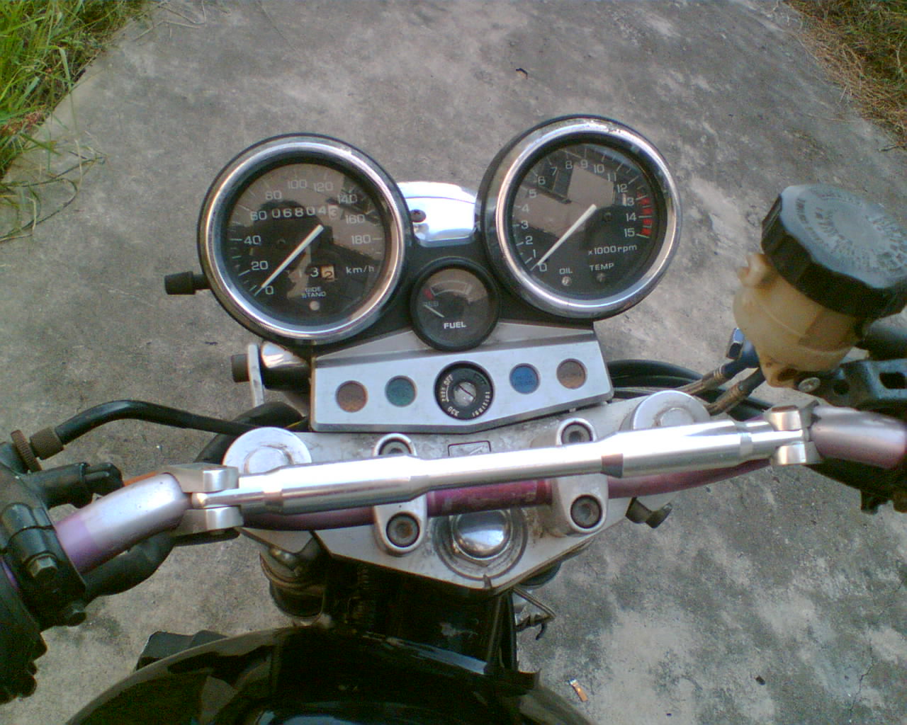 广东湛江14500元出售本田96CB400带头盔