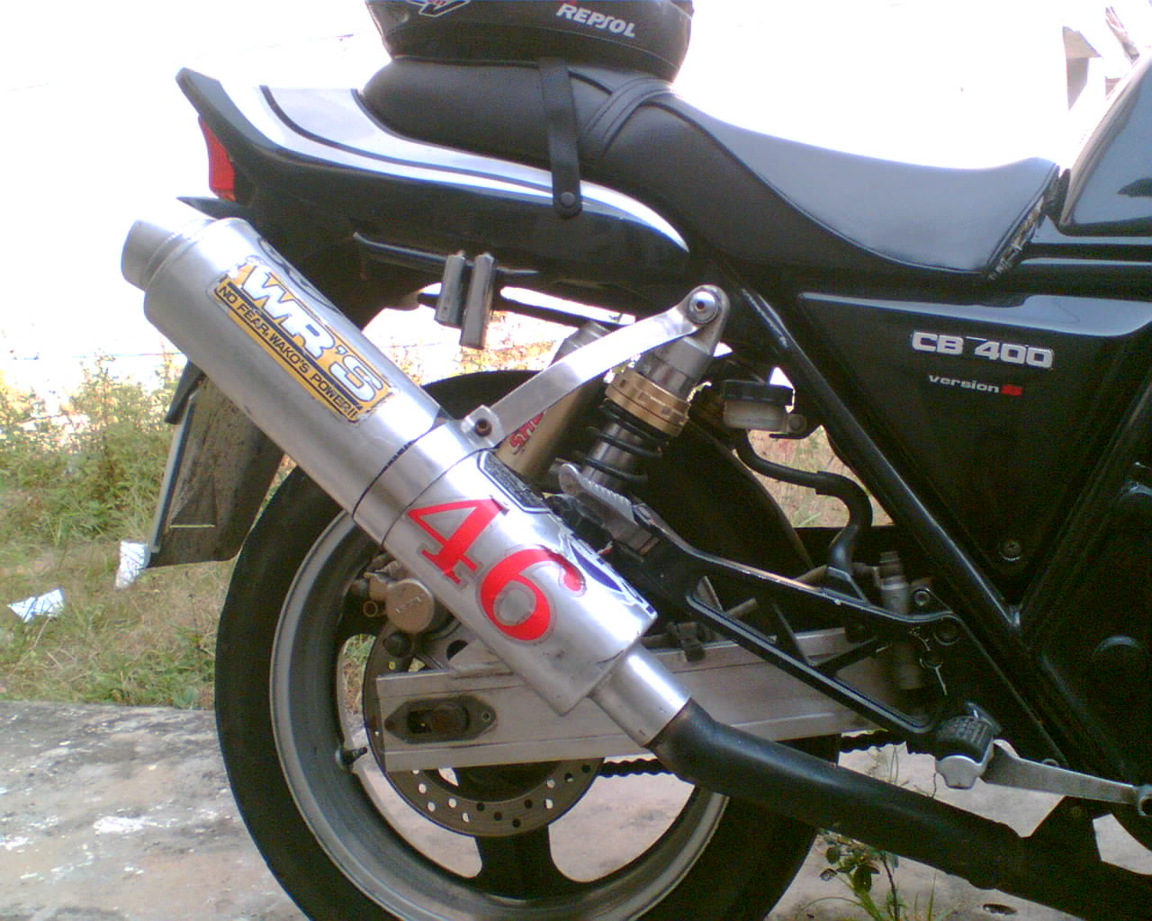 广东湛江14500元出售本田96CB400带头盔